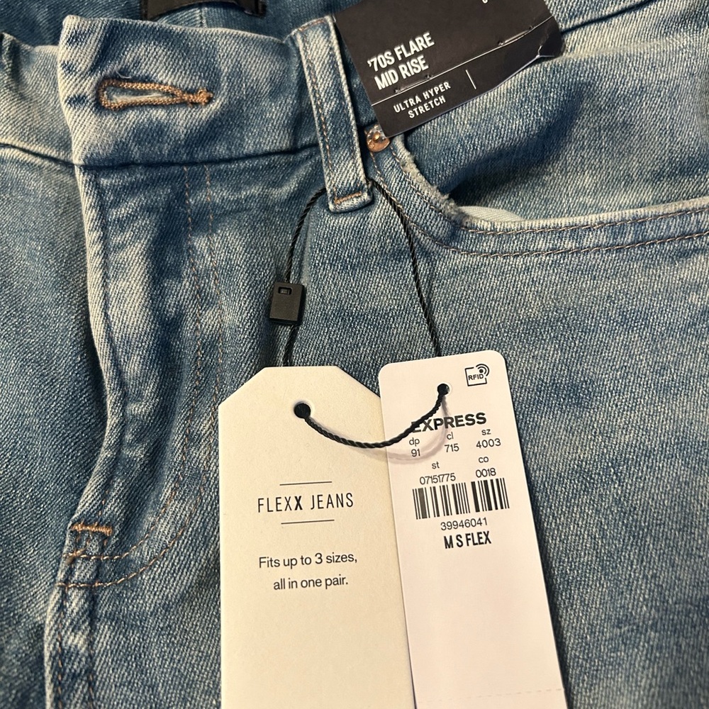 NWT Express Flexx 70sFlare MidRise, Medium short